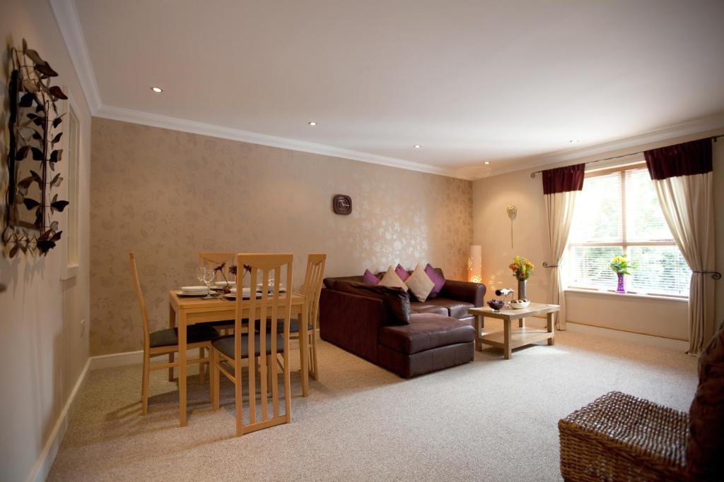 Riverbank View Three Bedroom With Free Parking Apartment *